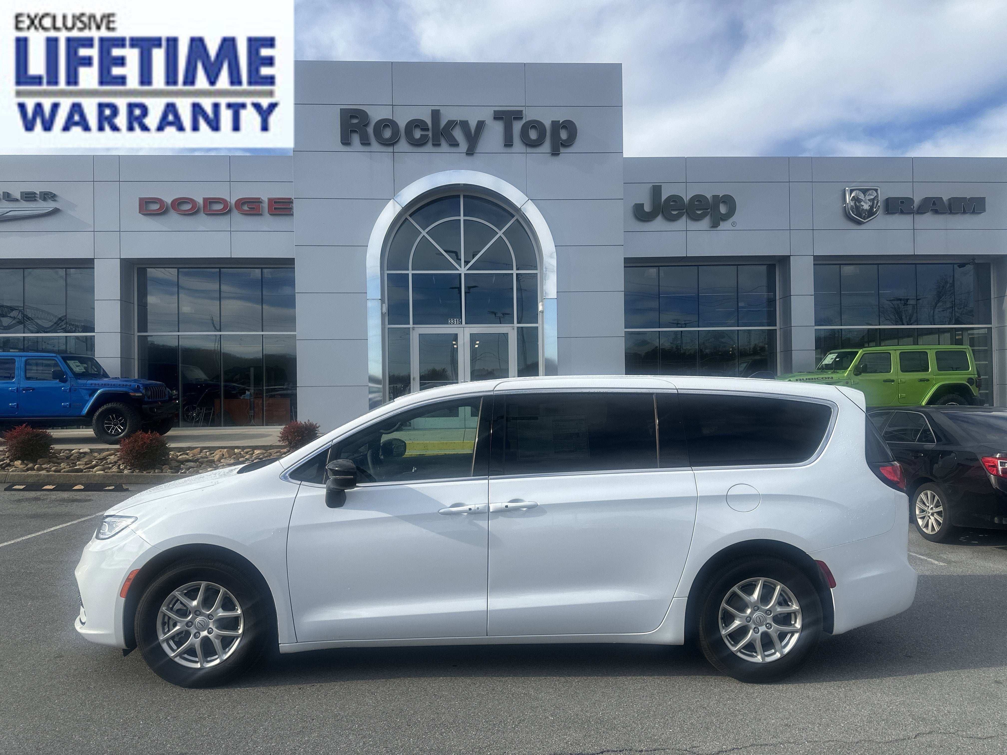 2025 Chrysler Pacifica PACIFICA SELECT