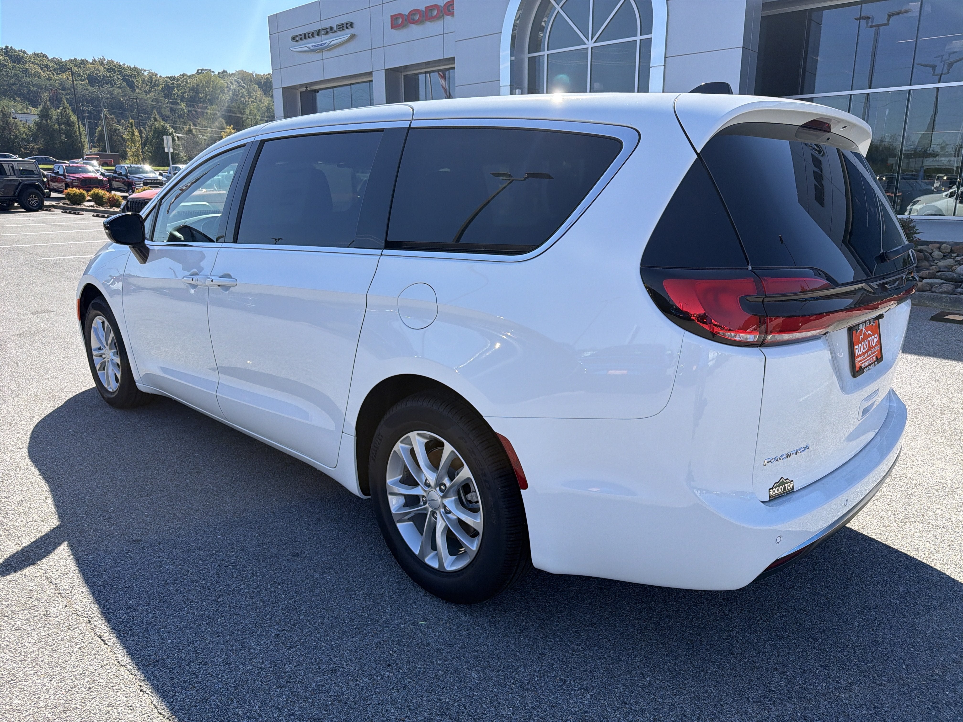 2027 Chrysler Pacifica PACIFICA SELECT