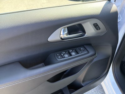 2027 Chrysler Pacifica PACIFICA SELECT