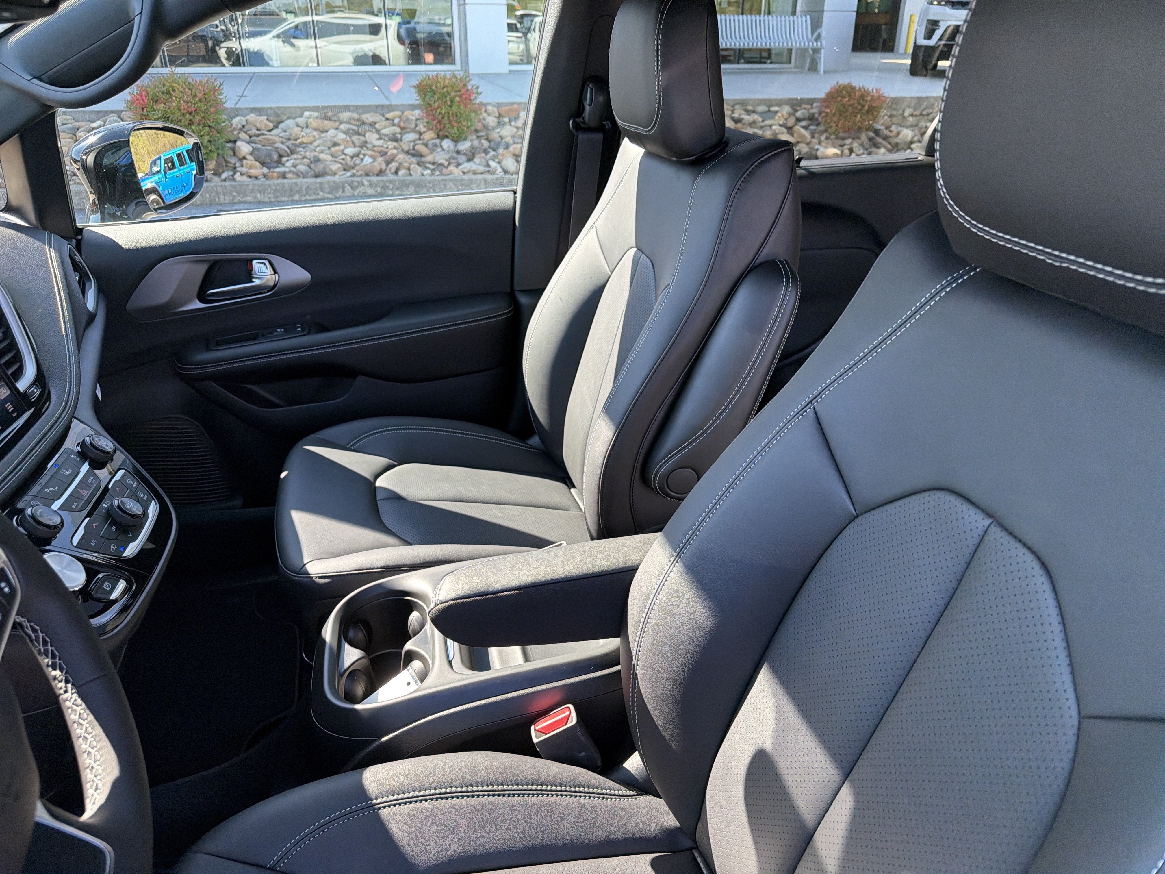 2027 Chrysler Pacifica PACIFICA SELECT