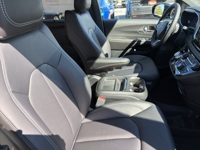 2027 Chrysler Pacifica PACIFICA SELECT
