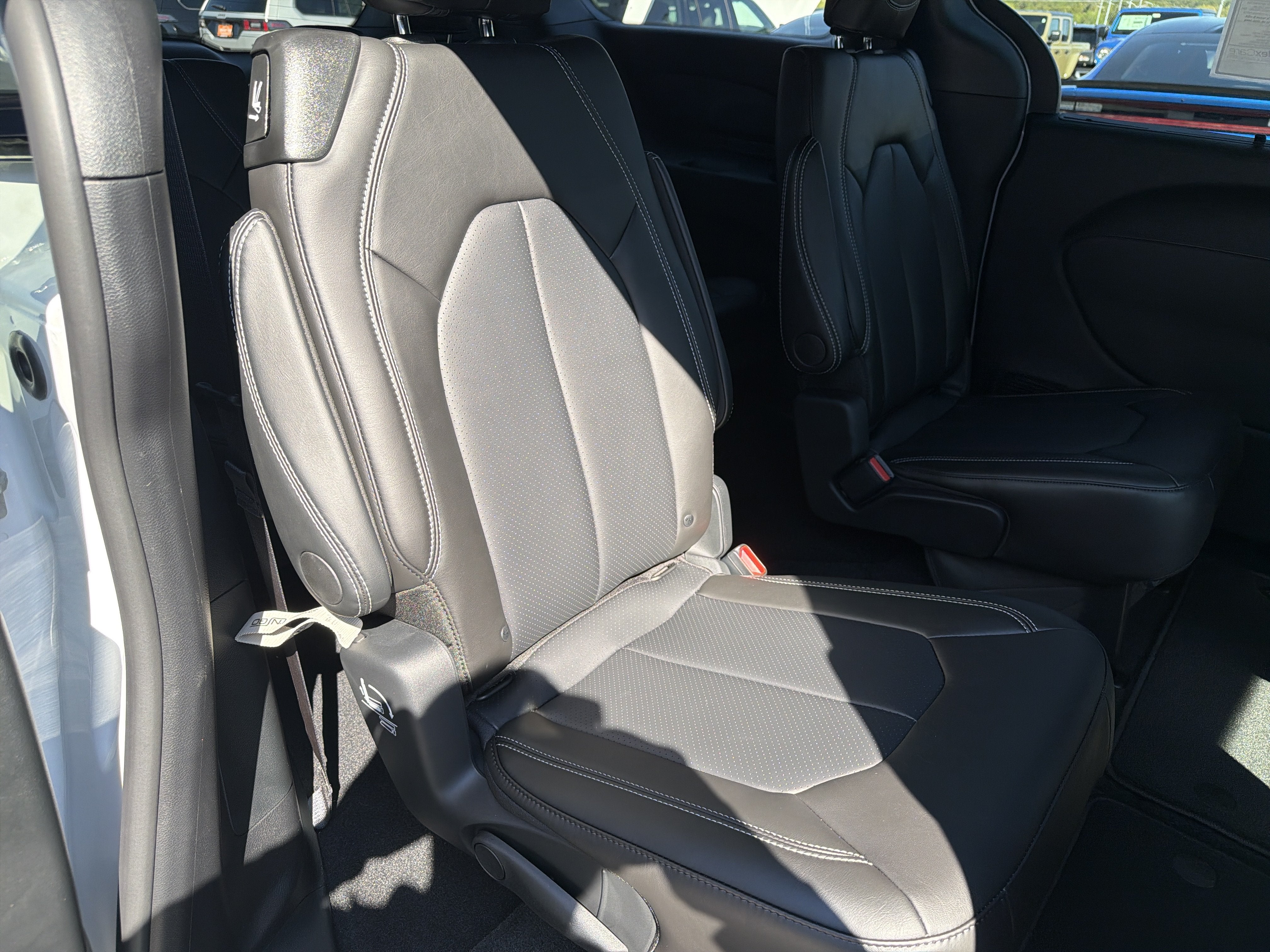 2027 Chrysler Pacifica PACIFICA SELECT