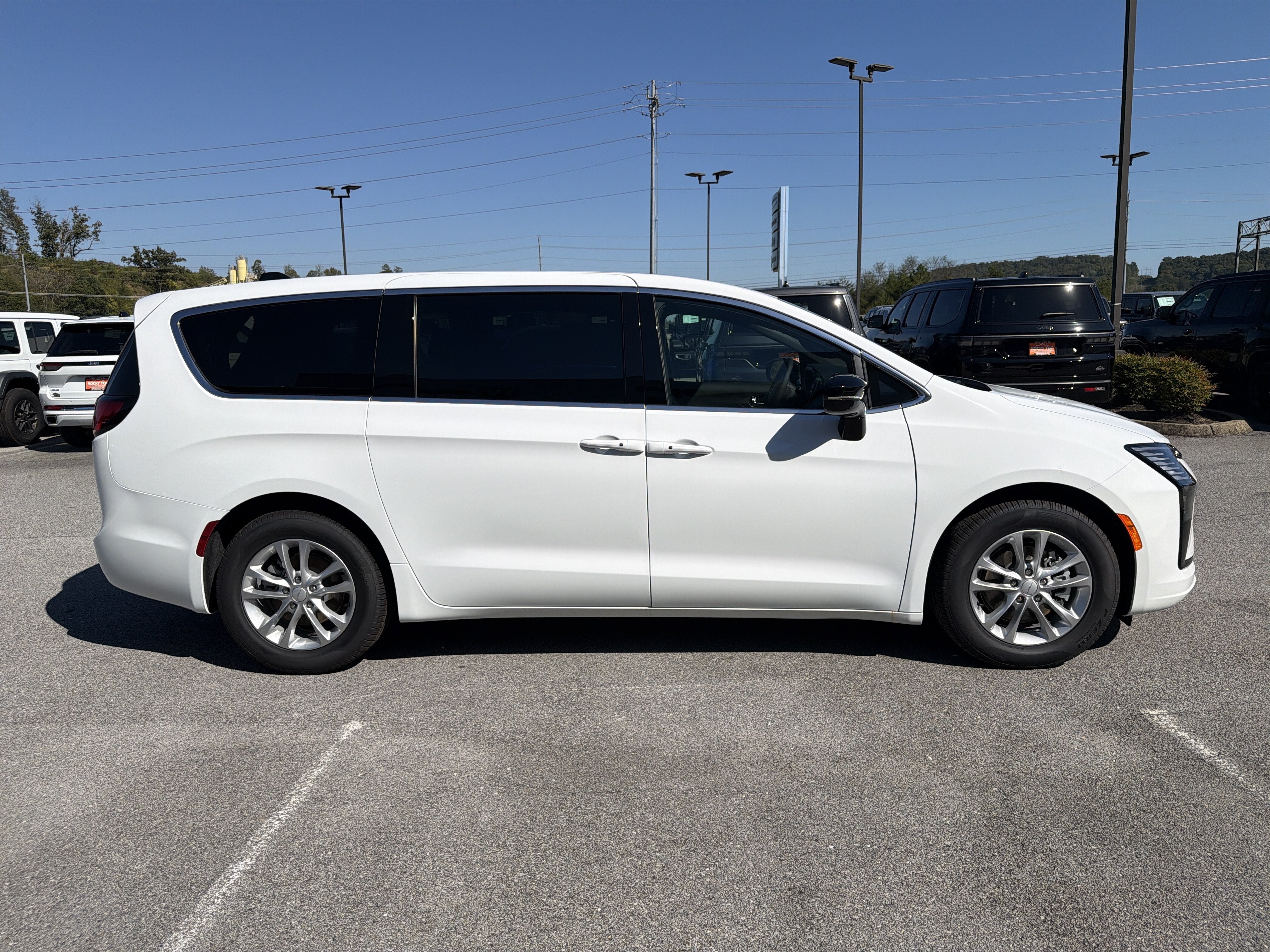 2027 Chrysler Pacifica PACIFICA SELECT