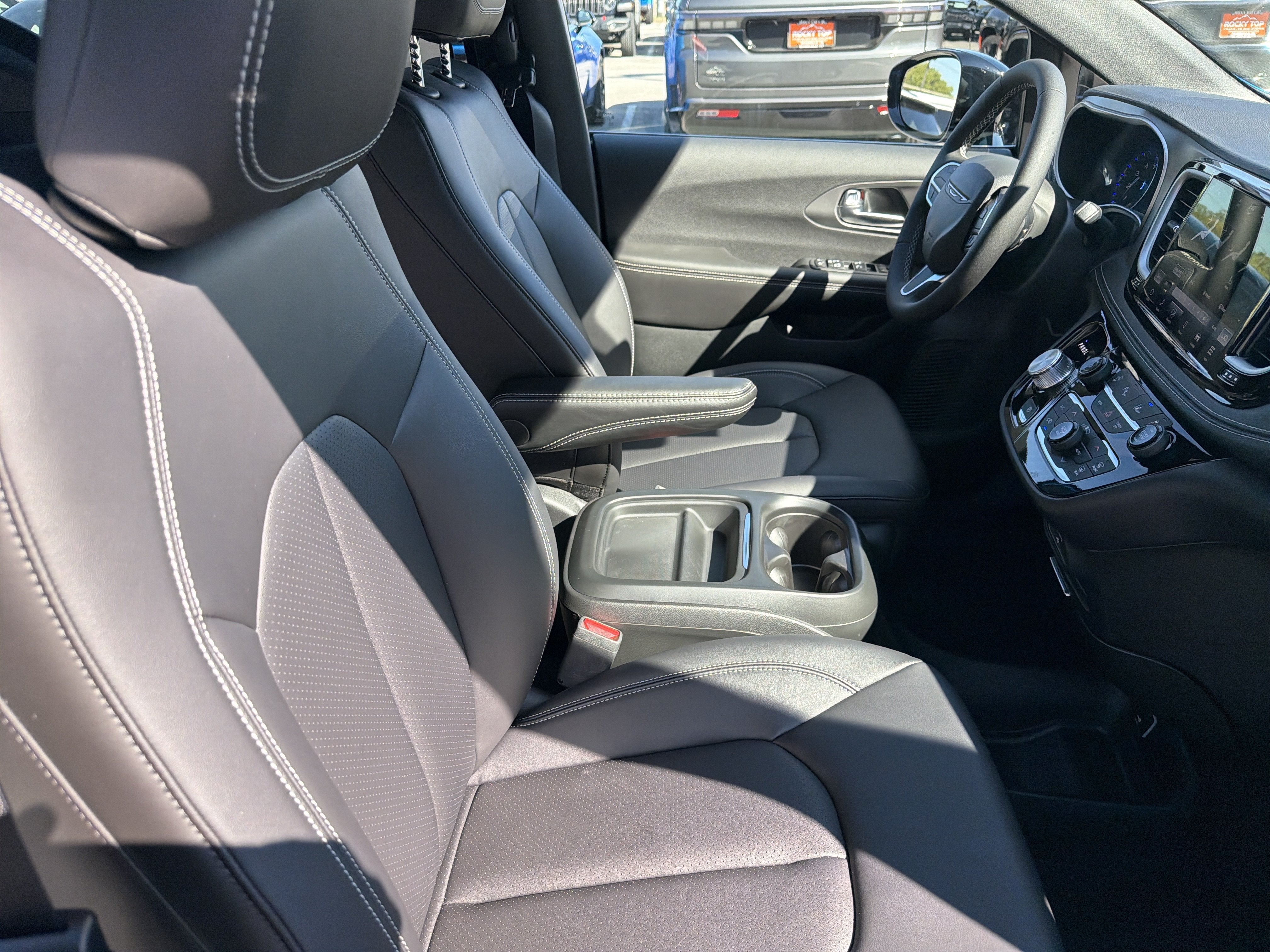 2027 Chrysler Pacifica PACIFICA SELECT