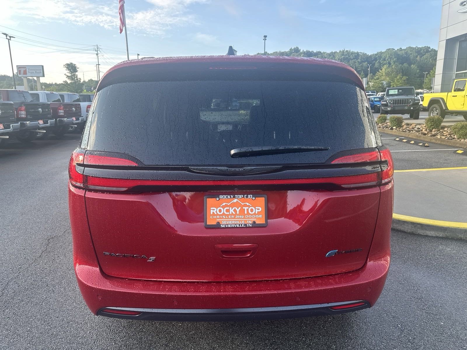 2024 Chrysler Pacifica Hybrid PACIFICA PLUG-IN HYBRID PREMIUM S APPEARANCE