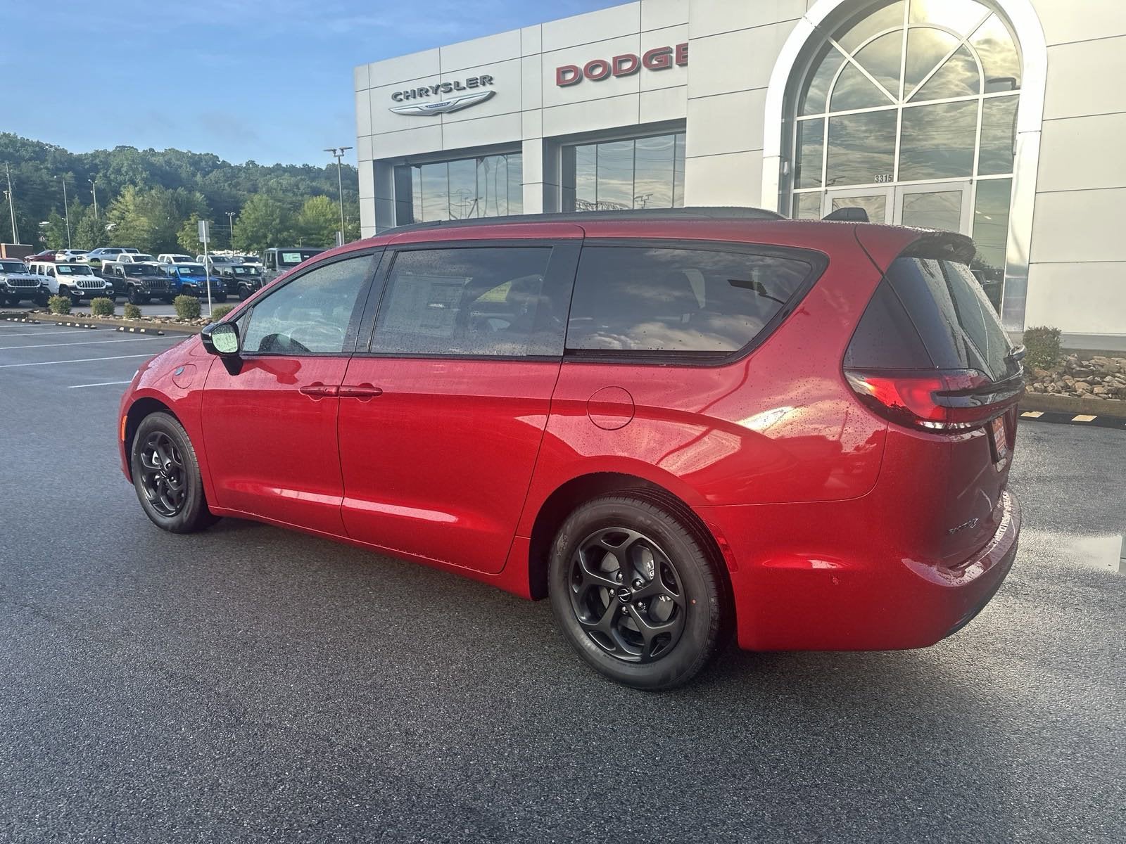 2024 Chrysler Pacifica Hybrid PACIFICA PLUG-IN HYBRID PREMIUM S APPEARANCE