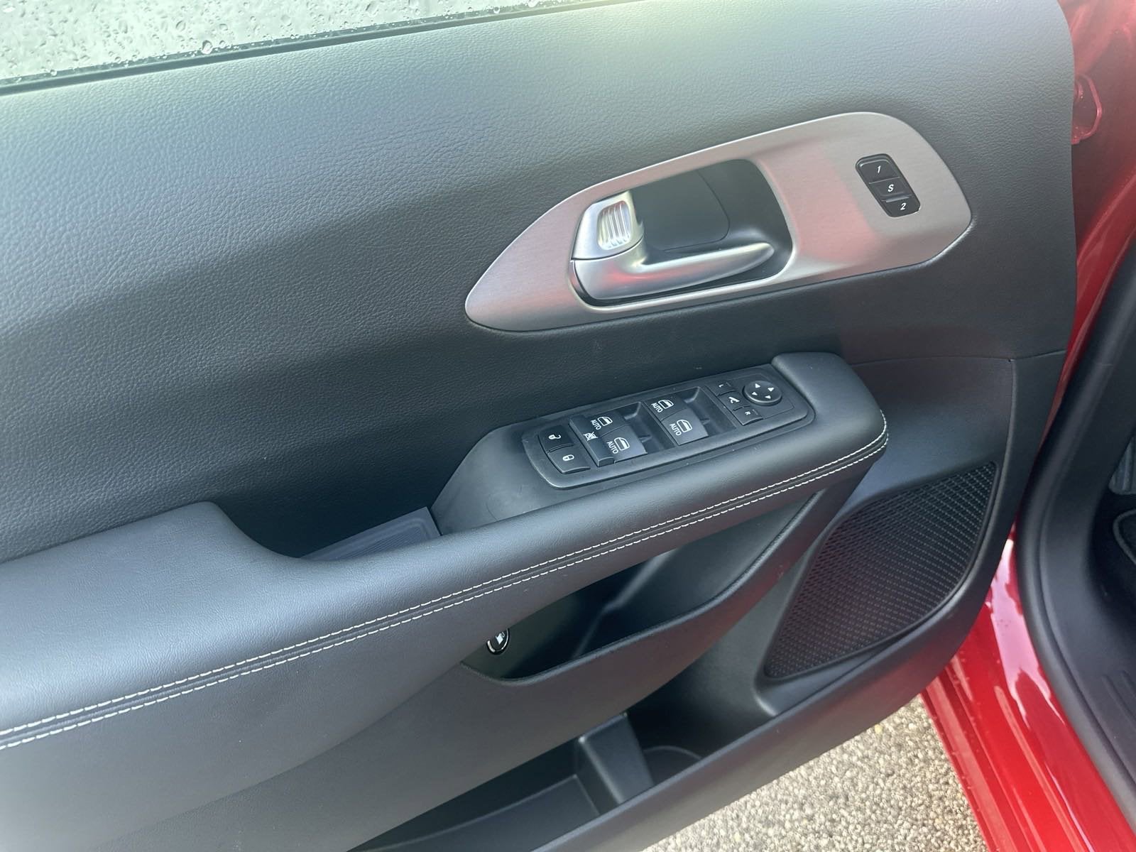 2024 Chrysler Pacifica Hybrid PACIFICA PLUG-IN HYBRID PREMIUM S APPEARANCE