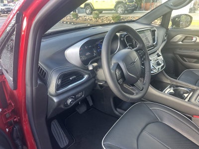 2024 Chrysler Pacifica Hybrid PACIFICA PLUG-IN HYBRID PREMIUM S APPEARANCE