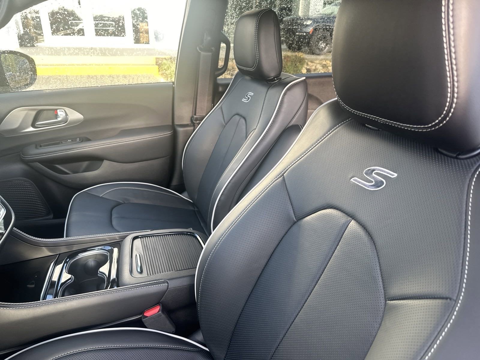 2024 Chrysler Pacifica Hybrid PACIFICA PLUG-IN HYBRID PREMIUM S APPEARANCE