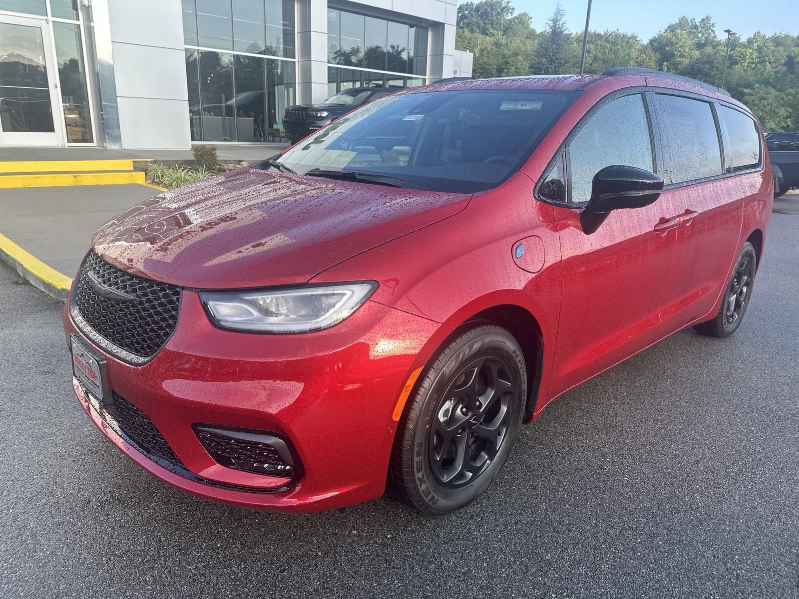 2024 Chrysler Pacifica Hybrid PACIFICA PLUG-IN HYBRID PREMIUM S APPEARANCE