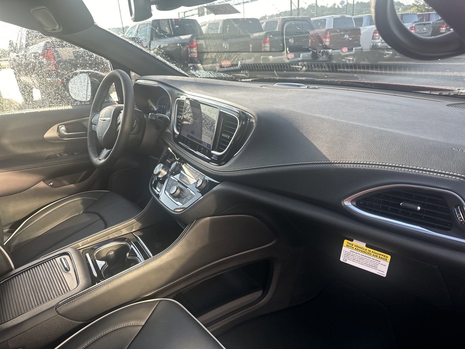 2024 Chrysler Pacifica Hybrid PACIFICA PLUG-IN HYBRID PREMIUM S APPEARANCE