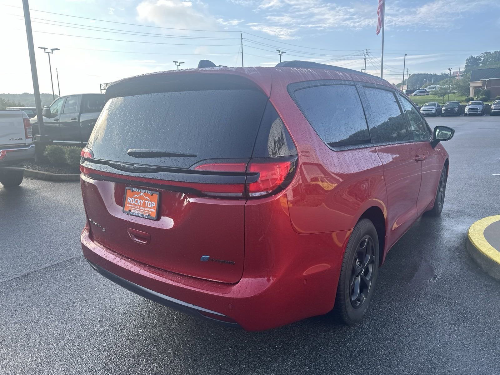 2024 Chrysler Pacifica Hybrid PACIFICA PLUG-IN HYBRID PREMIUM S APPEARANCE