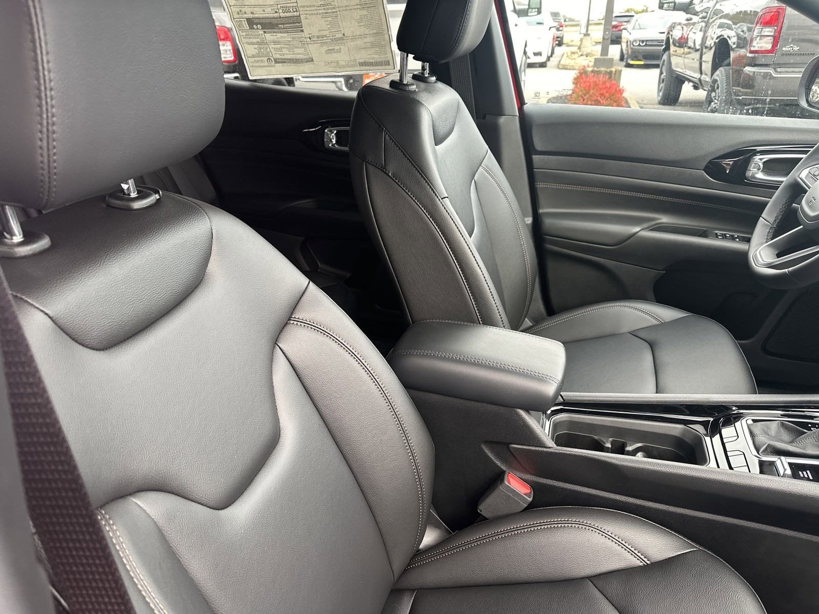 2024 Jeep Compass COMPASS LIMITED 4X4