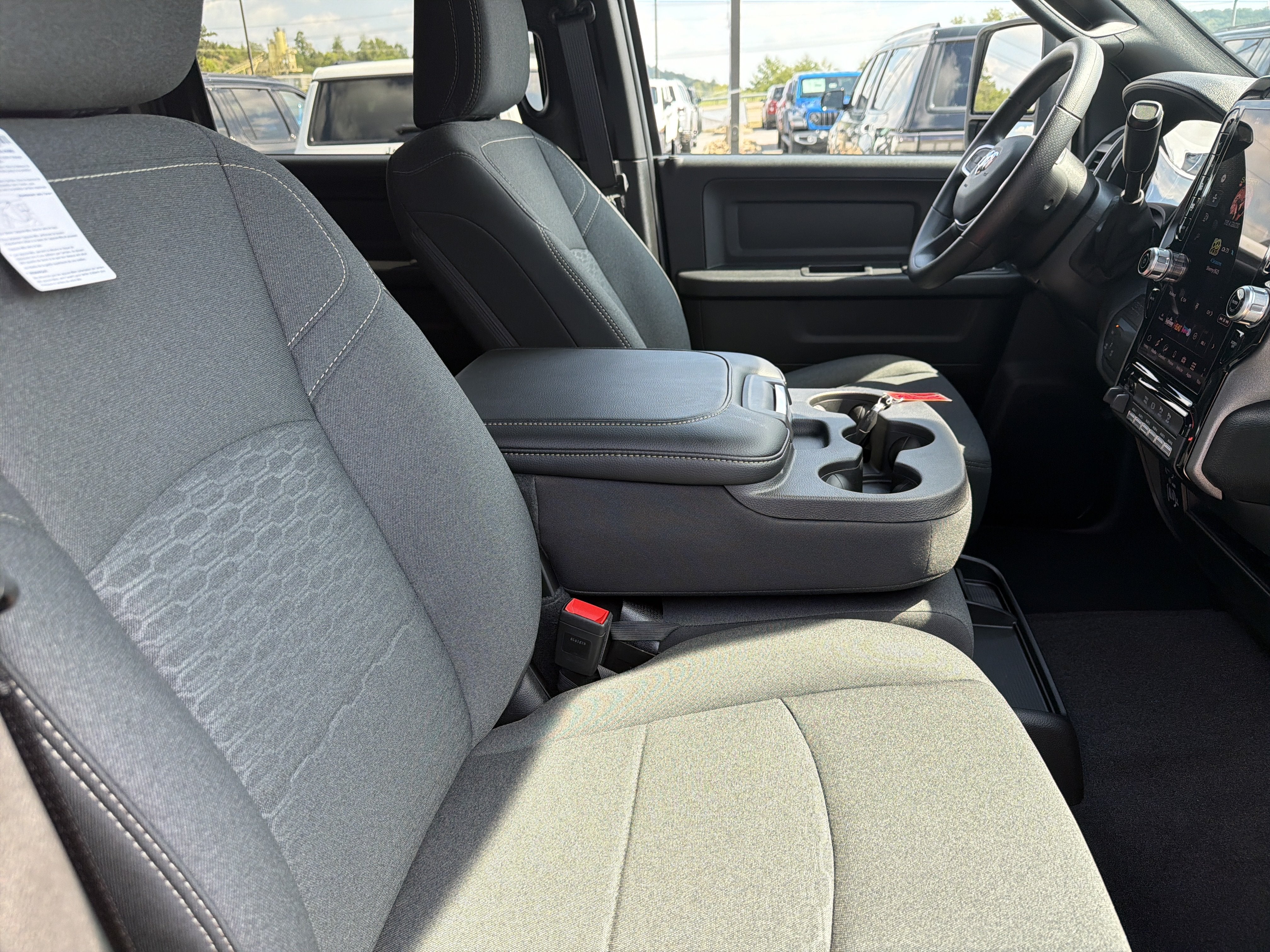 2027 RAM Ram 2500 RAM 2500 TRADESMAN CREW CAB 4X4 6'4' BOX