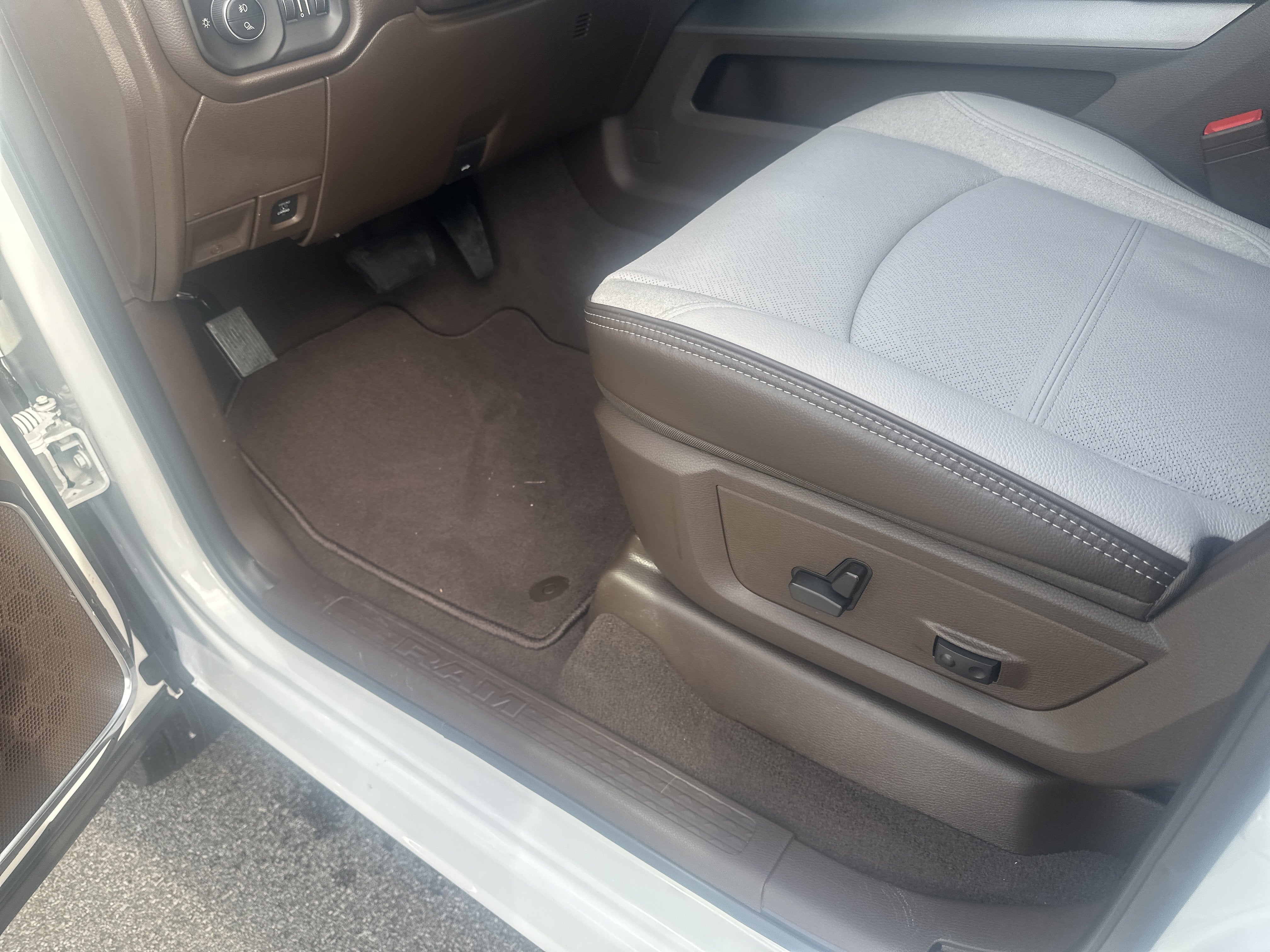 2026 RAM Ram 3500 RAM 3500 LARAMIE CREW CAB 4X4 8' BOX