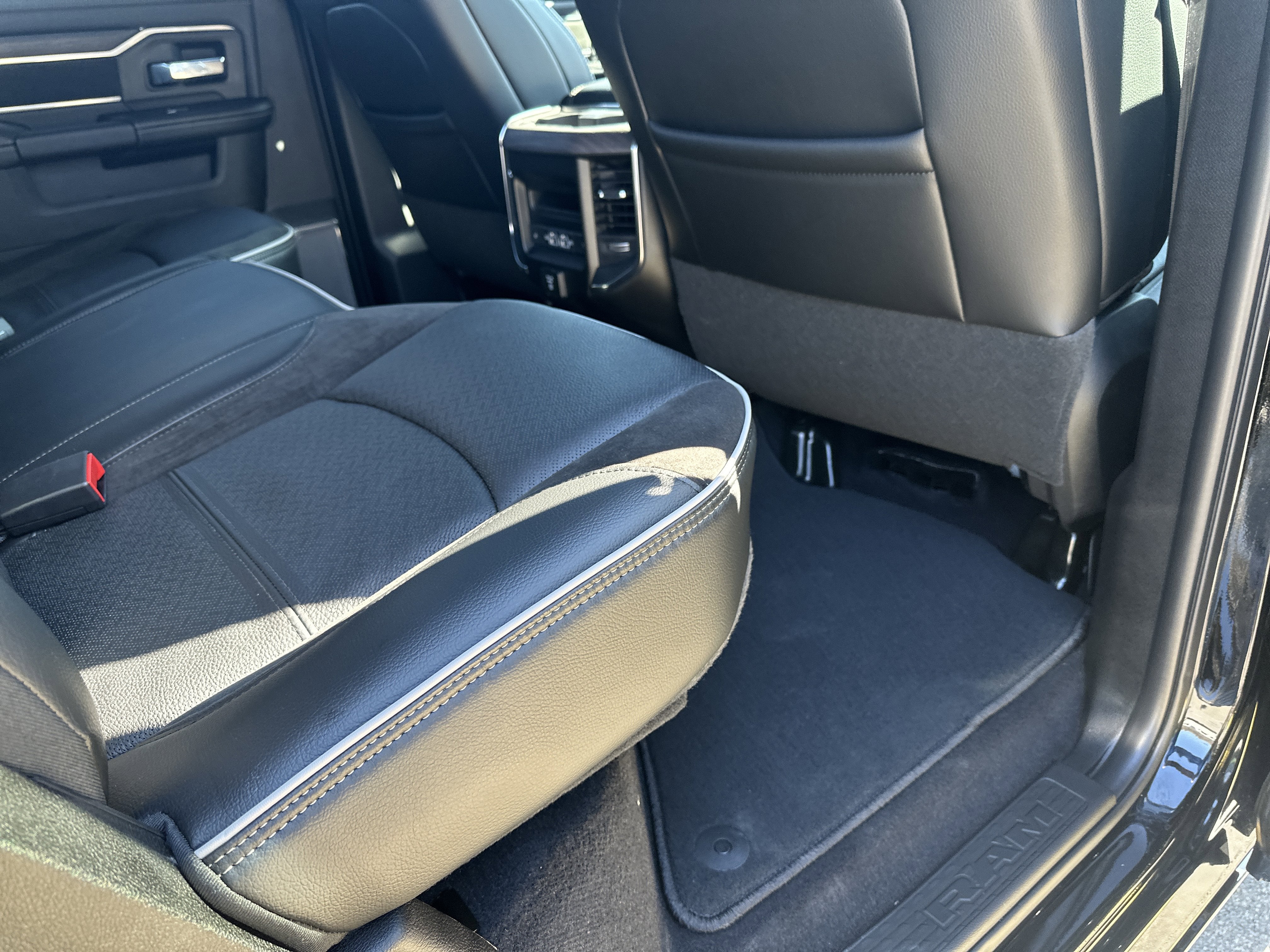 2026 RAM Ram 3500 RAM 3500 LARAMIE CREW CAB 4X4 8' BOX