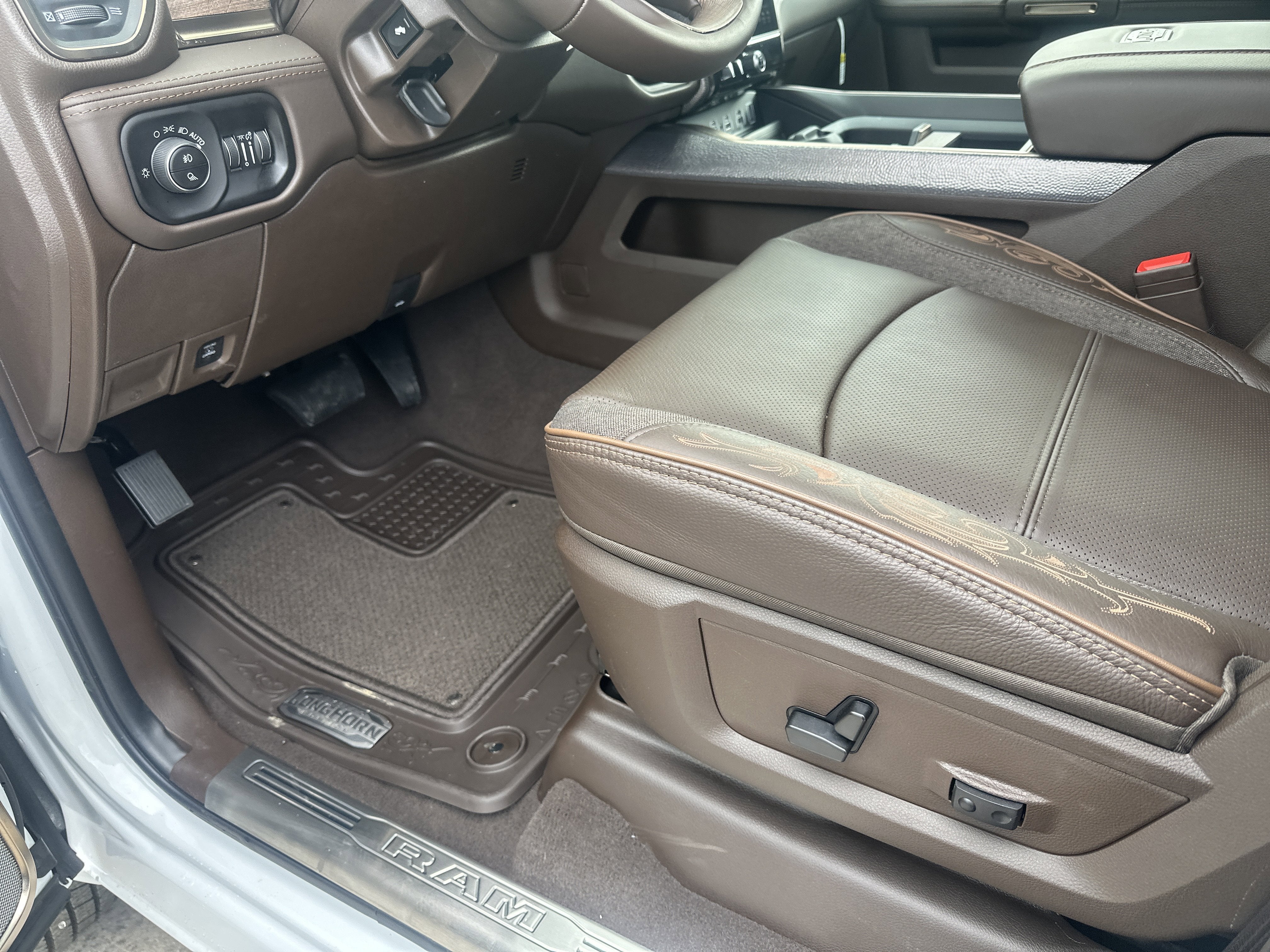 2026 RAM Ram 3500 RAM 3500 LIMITED LONGHORN CREW CAB 4X4 8' BOX