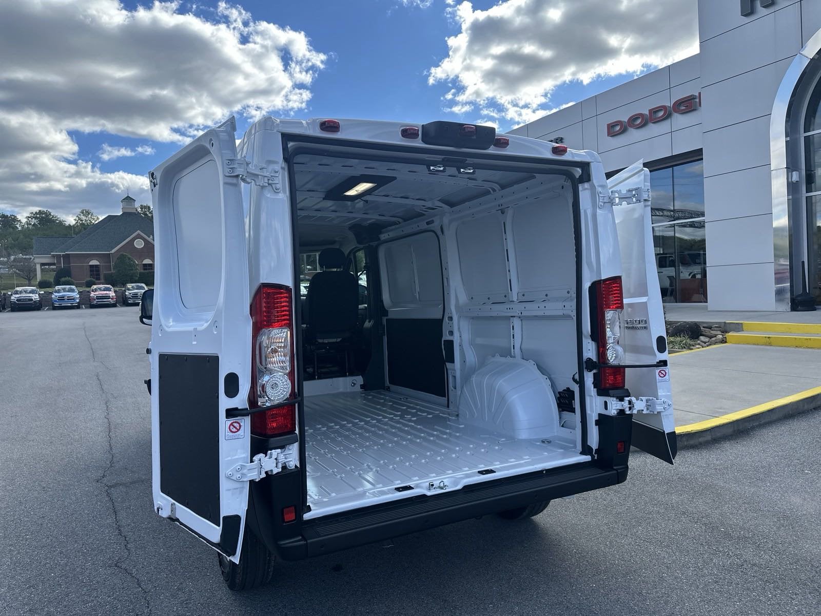 2025 RAM Ram ProMaster RAM PROMASTER 1500 TRADESMAN CARGO VAN LOW ROOF 136' WB