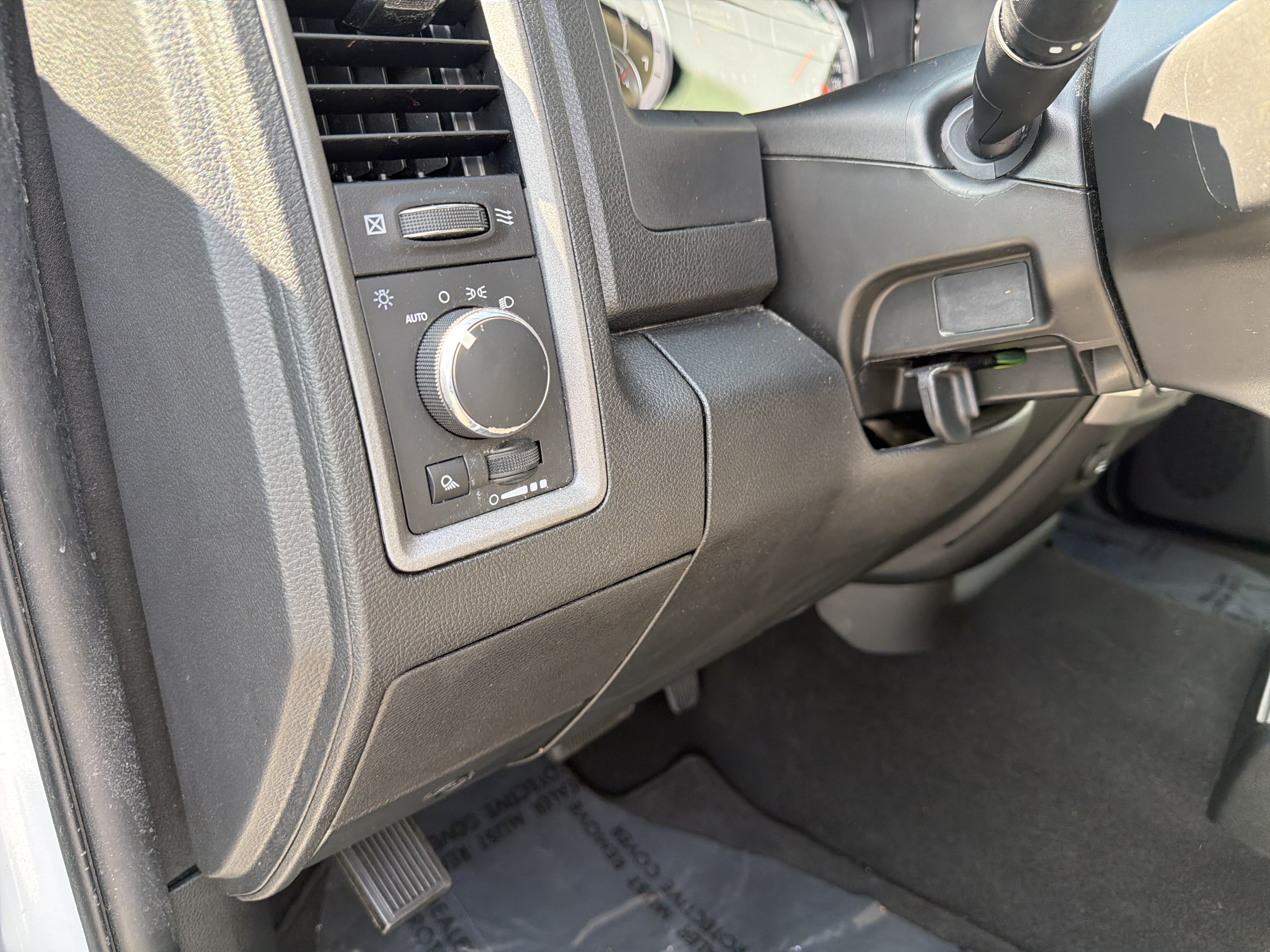2023 RAM 1500 Classic Tradesman Crew Cab 4x4 5'7' Box