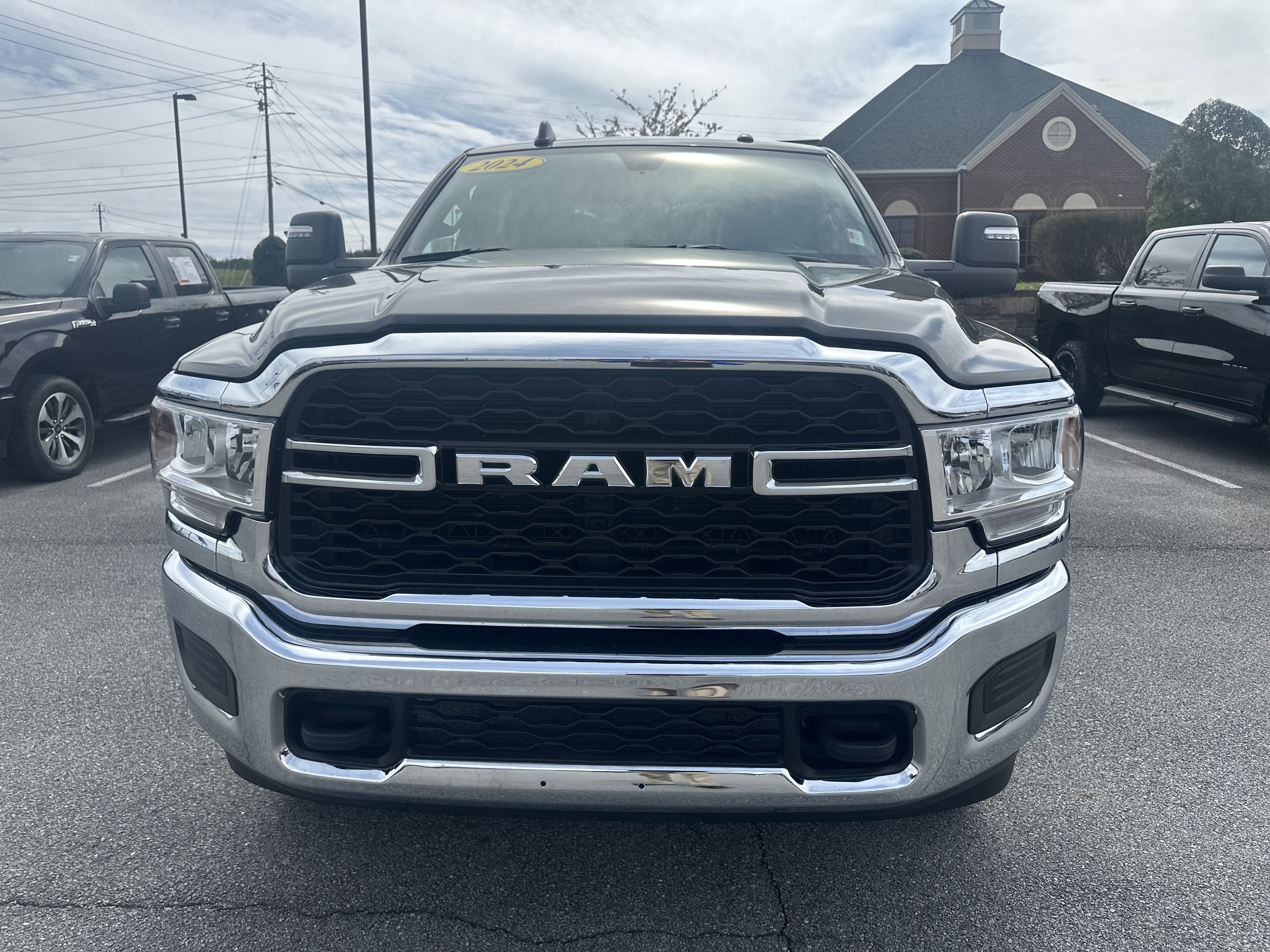2024 RAM 2500 Tradesman Crew Cab 4x4 6'4' Box