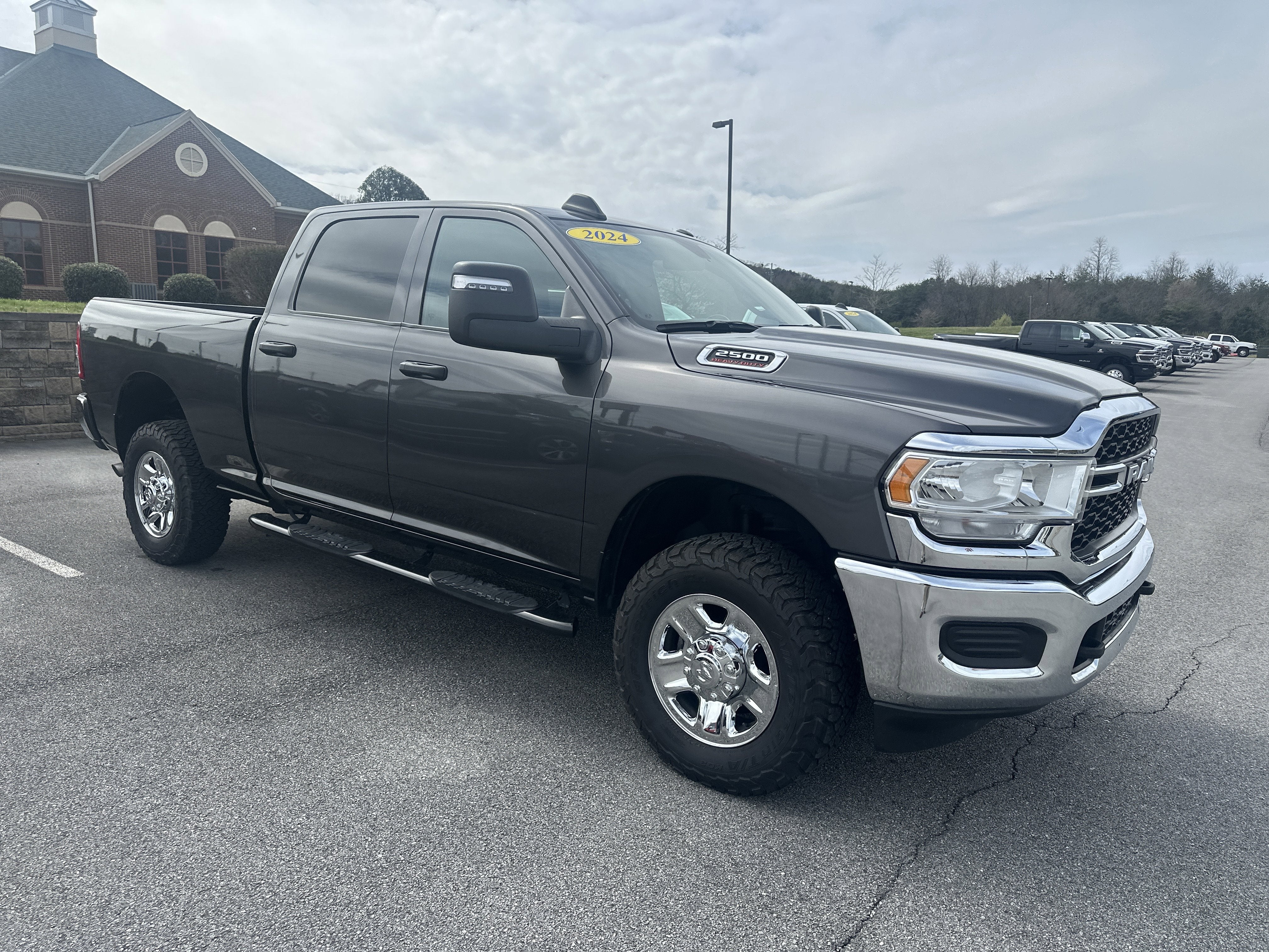 2024 RAM 2500 Tradesman Crew Cab 4x4 6'4' Box