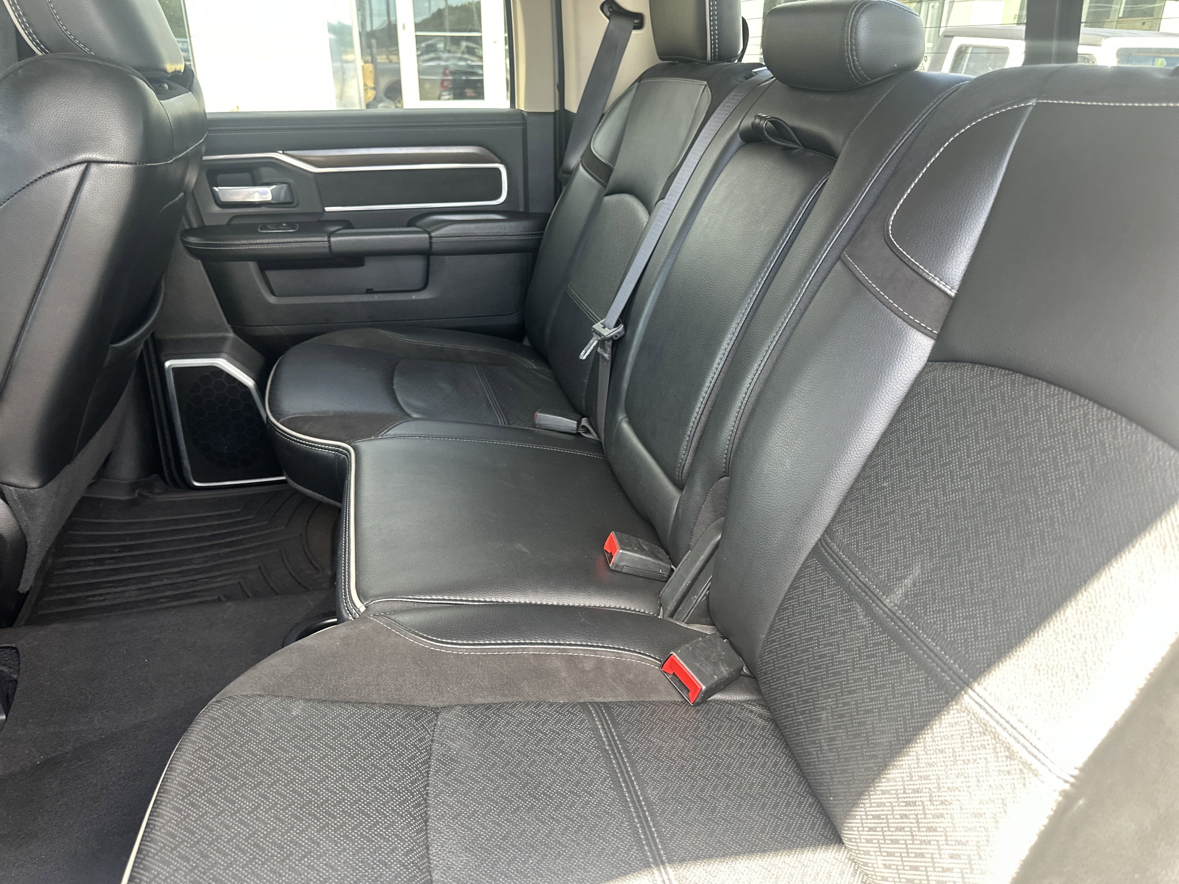 2022 RAM 2500 Laramie Crew Cab 4x4 6'4' Box