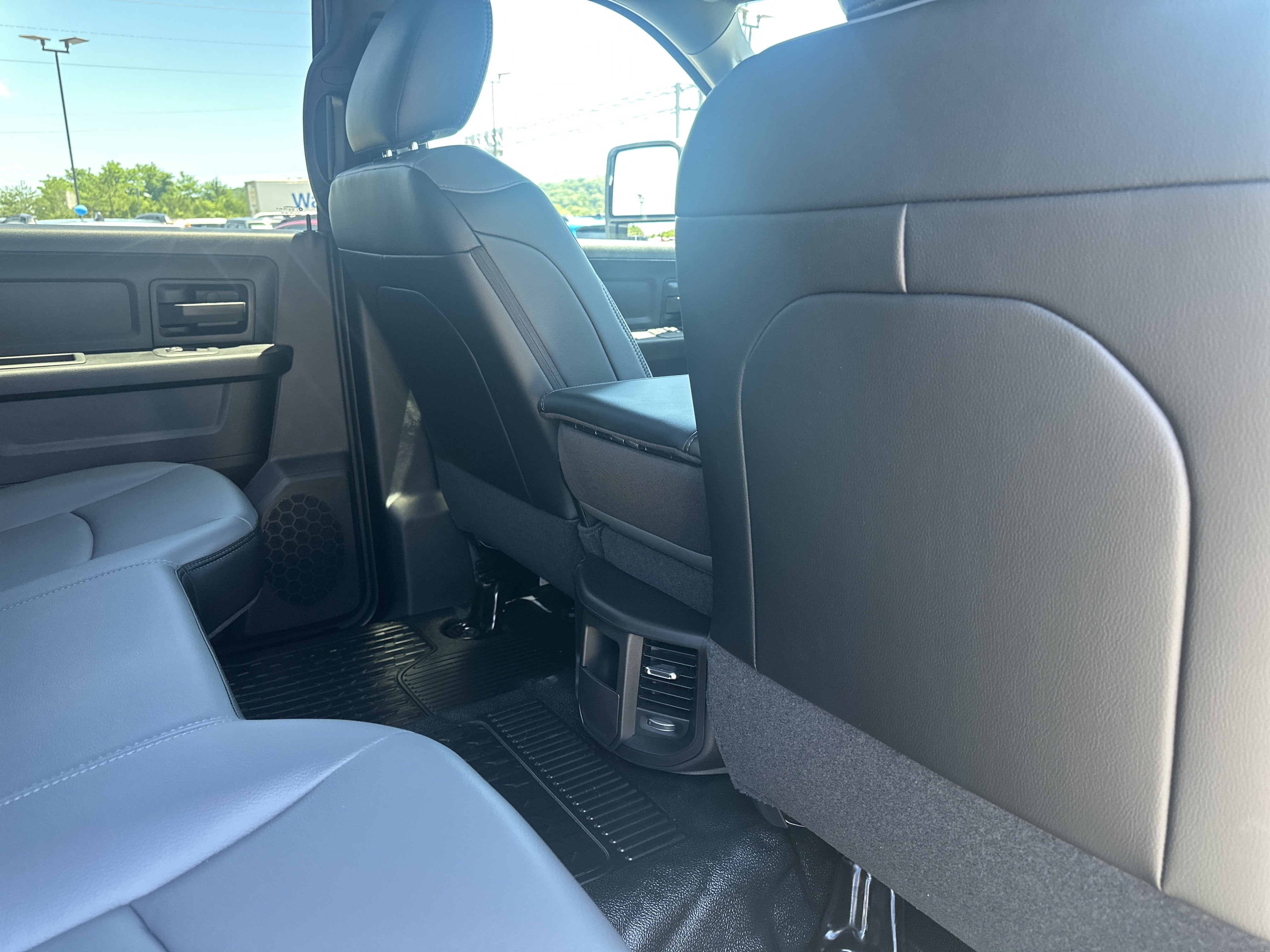 2026 RAM Ram 5500 Chassis Cab RAM 5500 TRADESMAN CHASSIS CREW CAB 4X4 84' CA