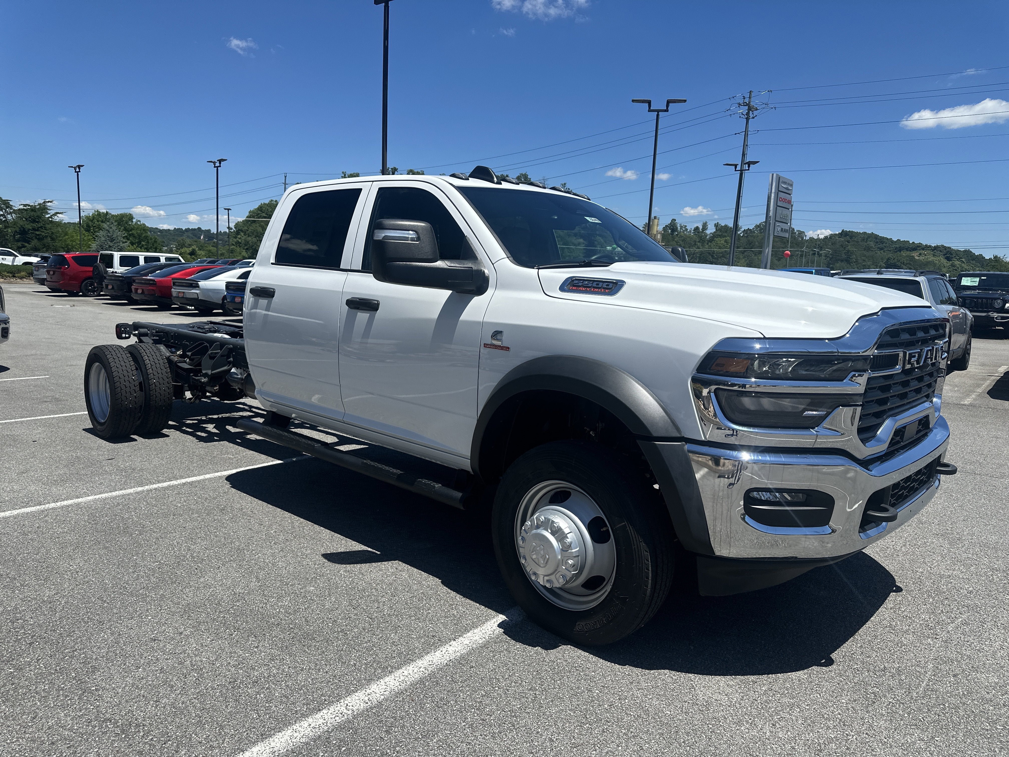 2026 RAM Ram 5500 Chassis Cab RAM 5500 TRADESMAN CHASSIS CREW CAB 4X4 84' CA