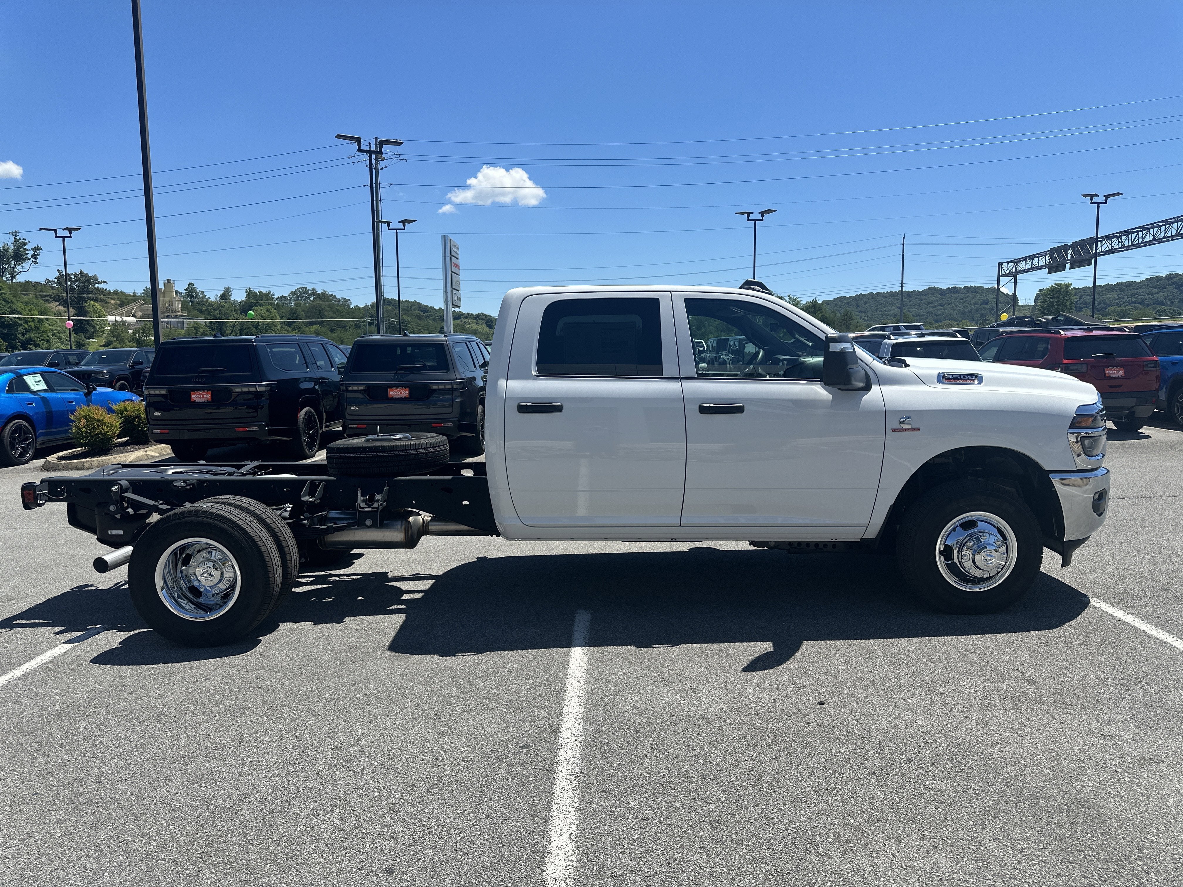2026 RAM Ram 3500 Chassis Cab RAM 3500 TRADESMAN CREW CAB CHASSIS 4X4 60' CA