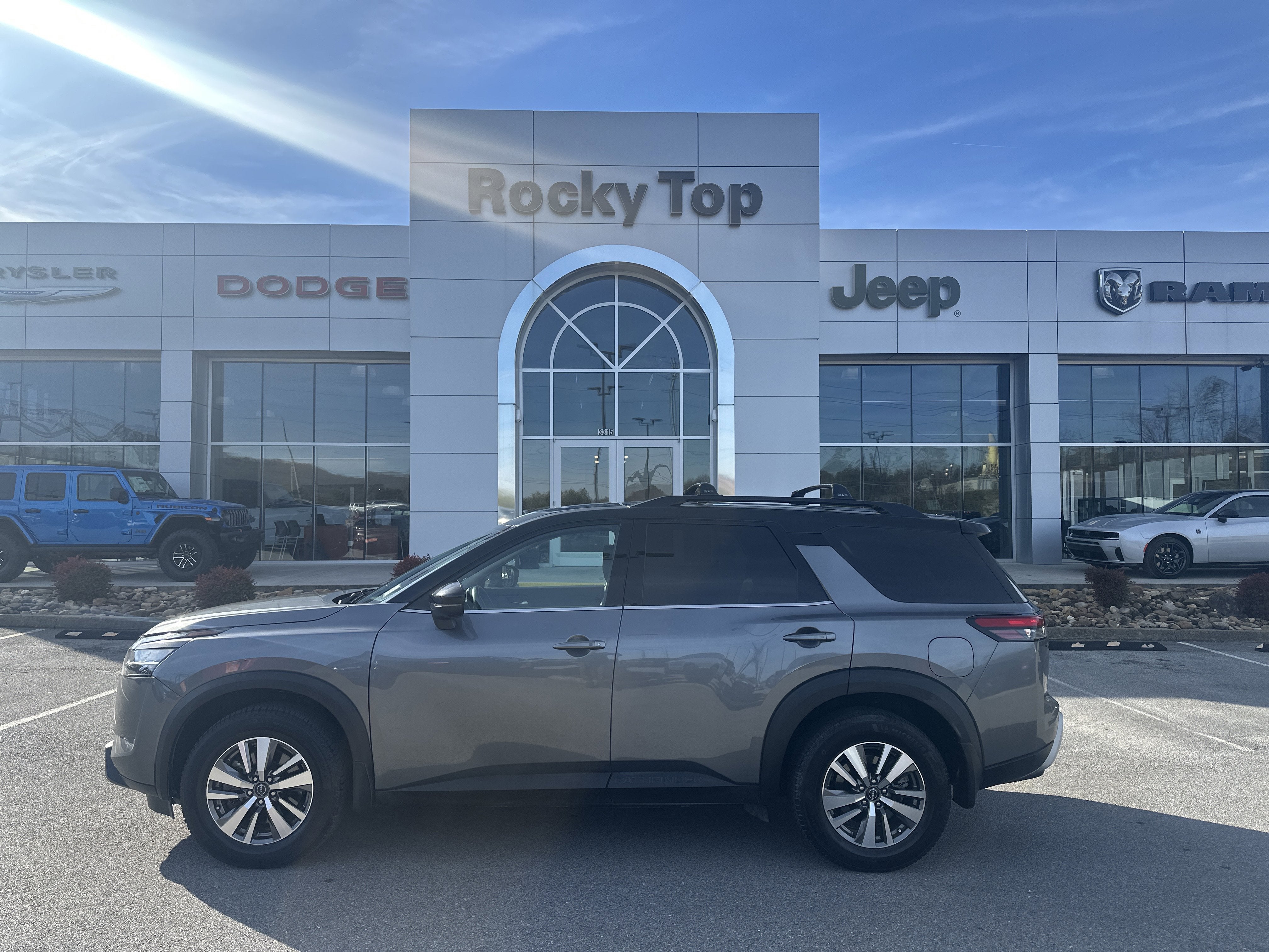 2022 Nissan Pathfinder SL 4WD